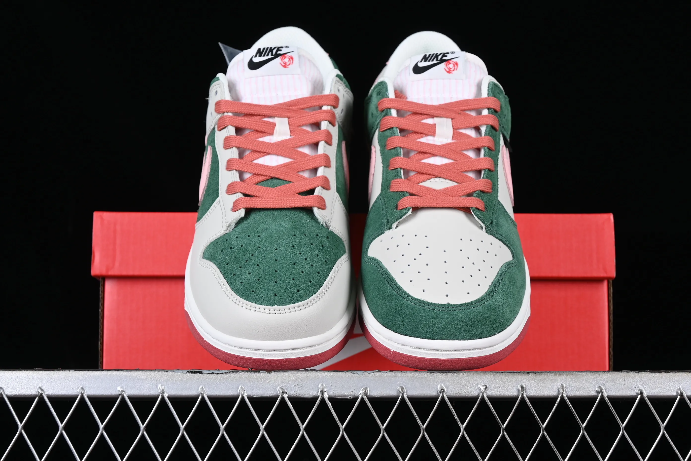 All Categories Nk SB Dunk Series Nk SB Dunk Low Low-top sneakers Nk Dunk Low "All Petals United" Sonorous Rose SB low-top casual sneakers FN8923-061